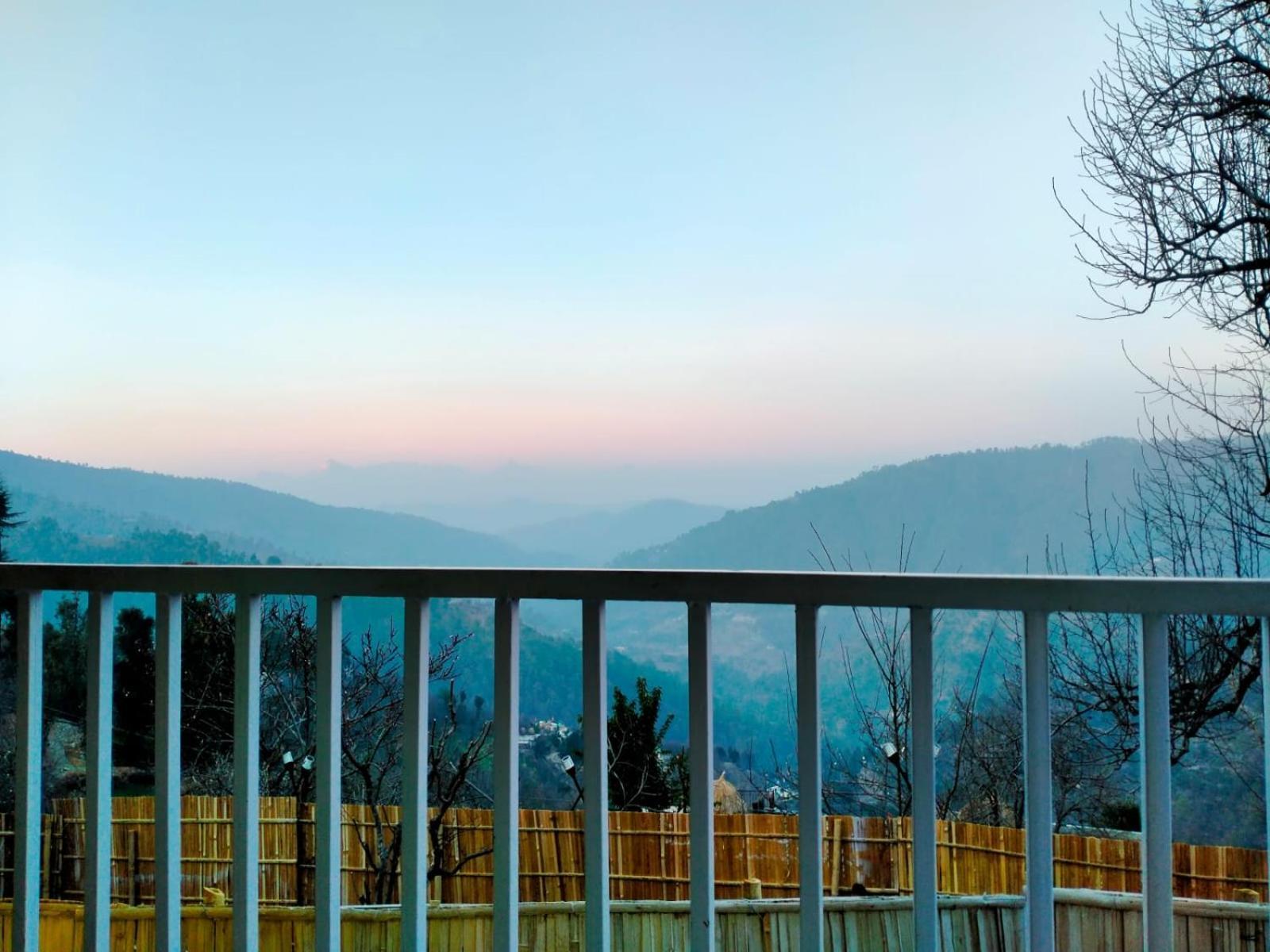 Hotel The Pahadi Nest Mukteshwar Exterior foto